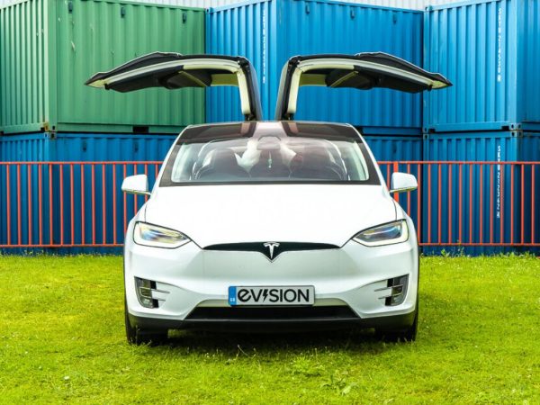 Tesla Model X 75D falcon doors