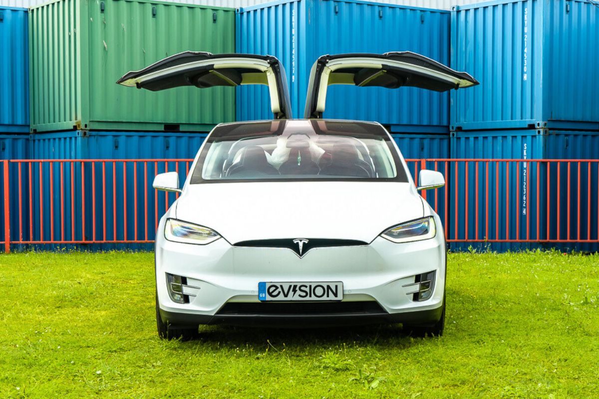 Tesla Model X 75D falcon doors
