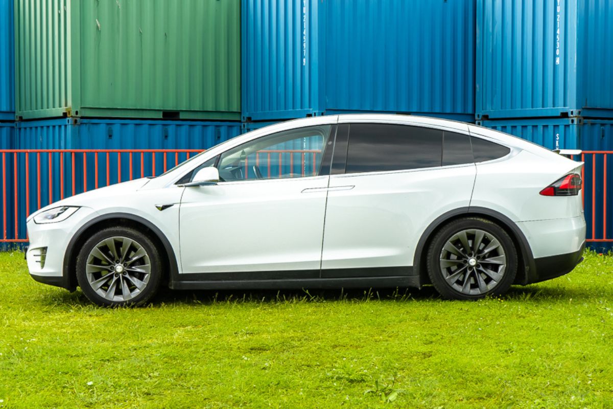 hire a Tesla Model X 75D