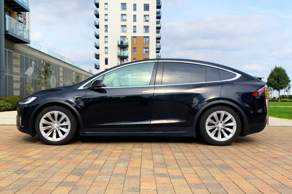 Tesla Model X 90D