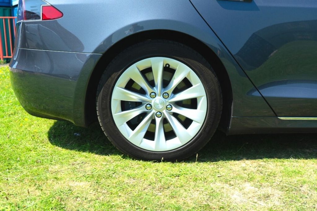 Tesla Model S 100D tyre