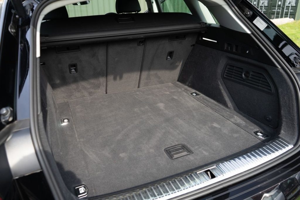 Audi e-tron boot