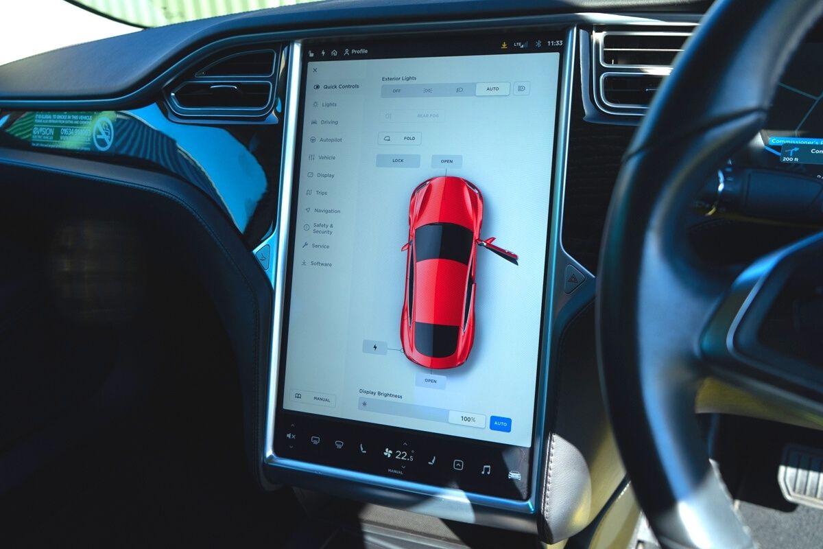 Tesla Model S 75 interior