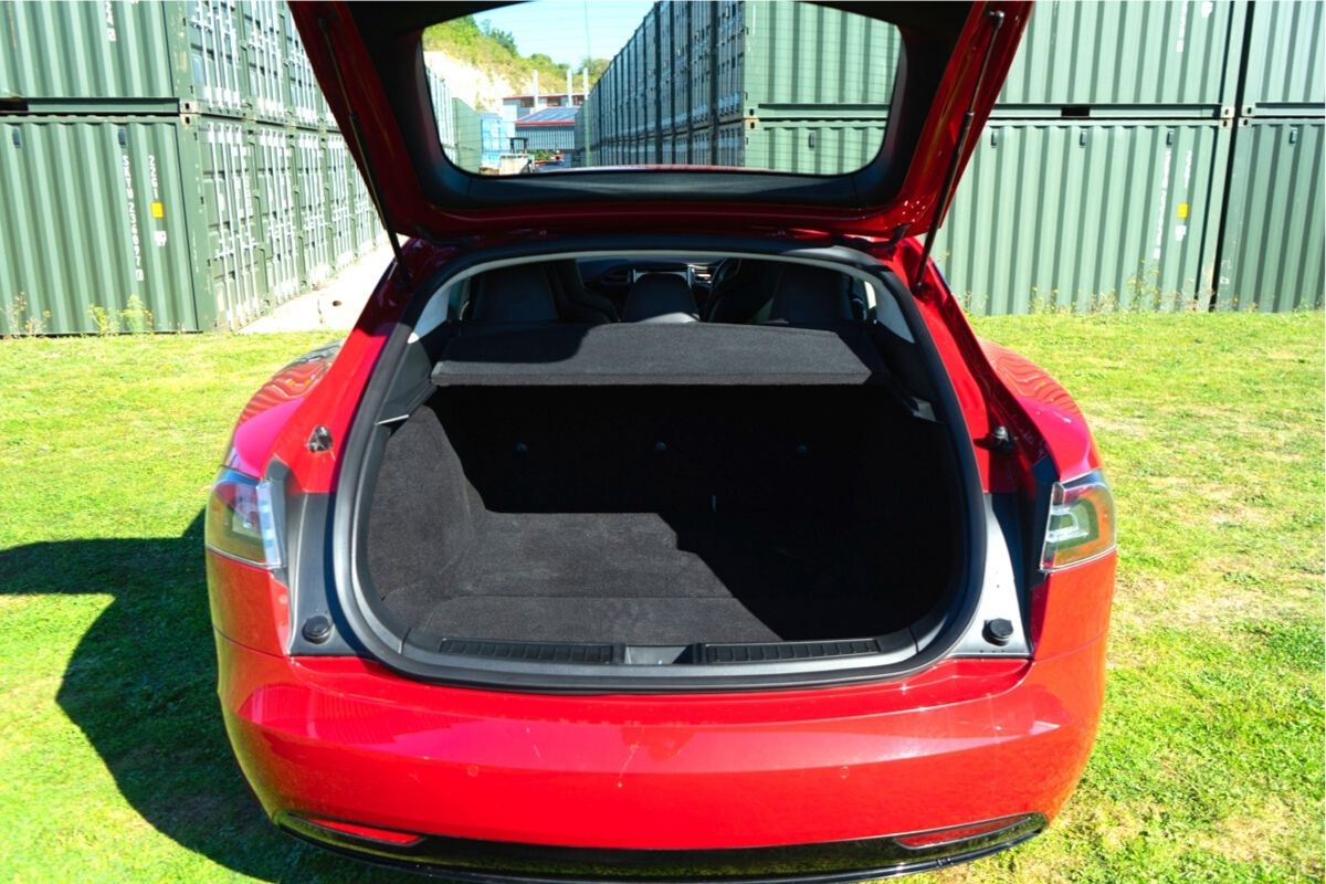 Tesla Model S 75 boot