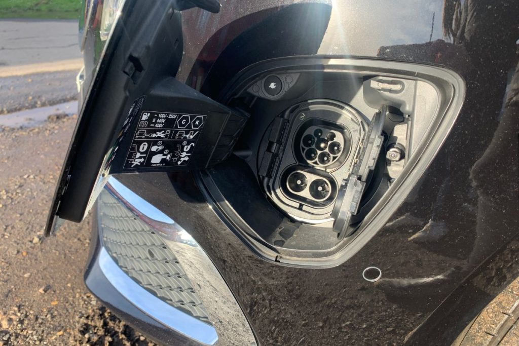 Mercedes EQV hire