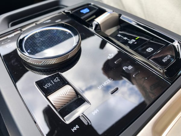 BMW iX xDrive 40 controls