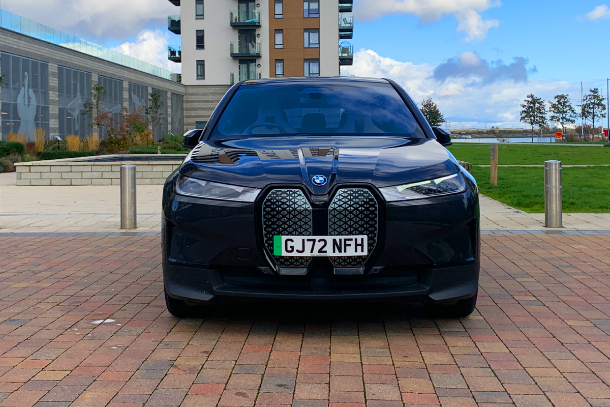 BMW iX40