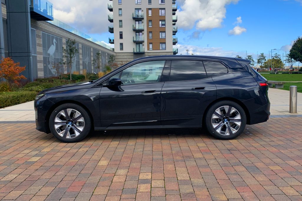 BMW iX40