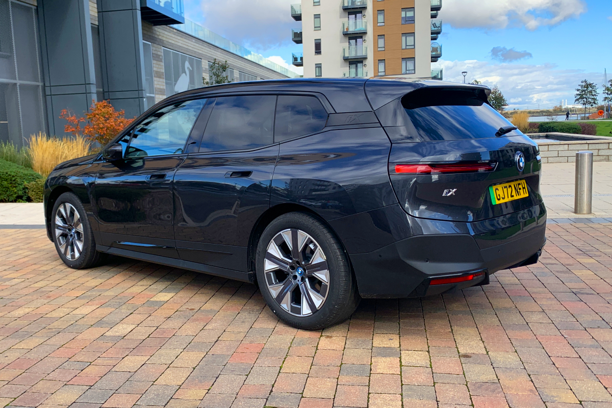 BMW iX40