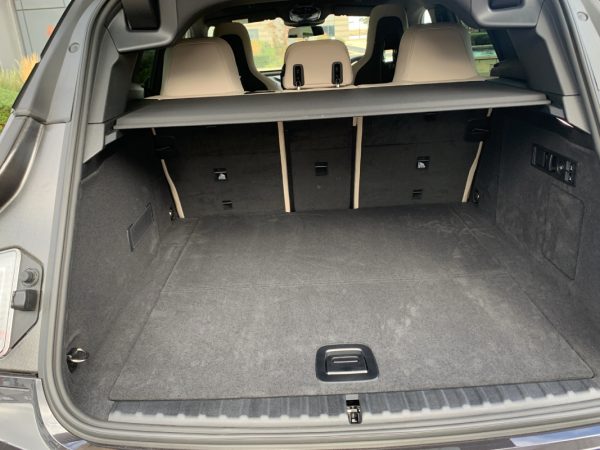 BMW iX xDrive 40 boot space