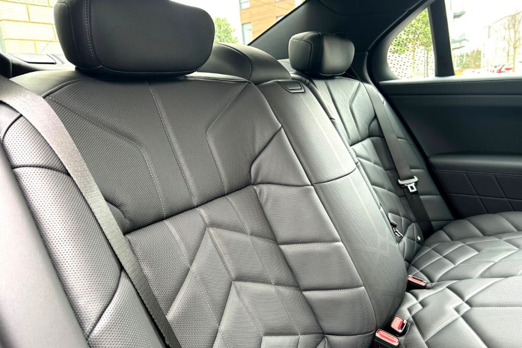 BMW i7 interior