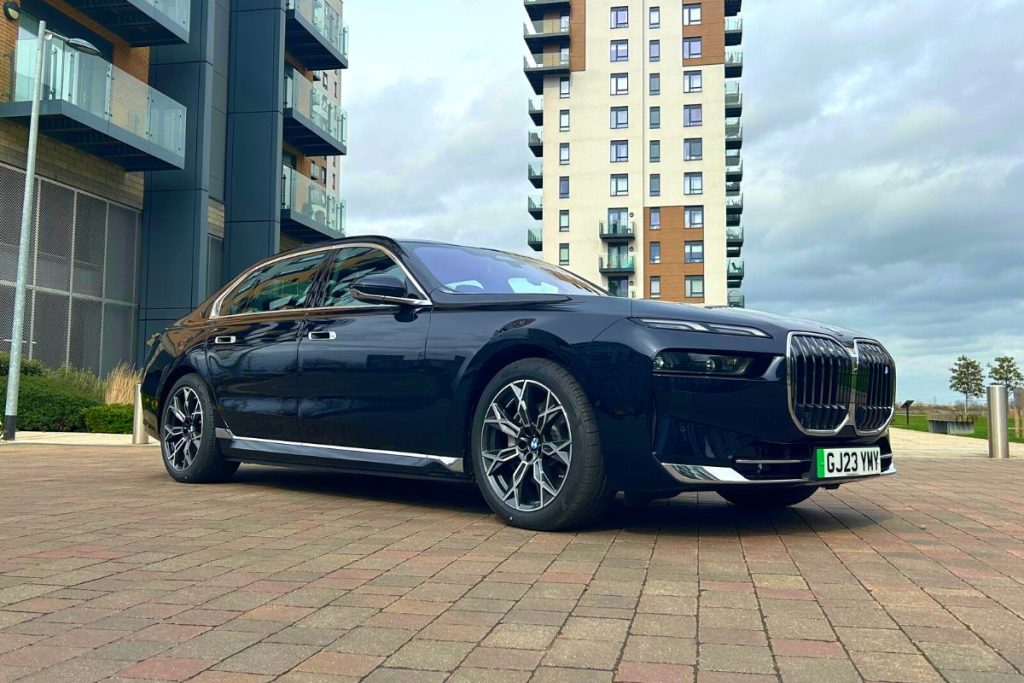 BMW i7