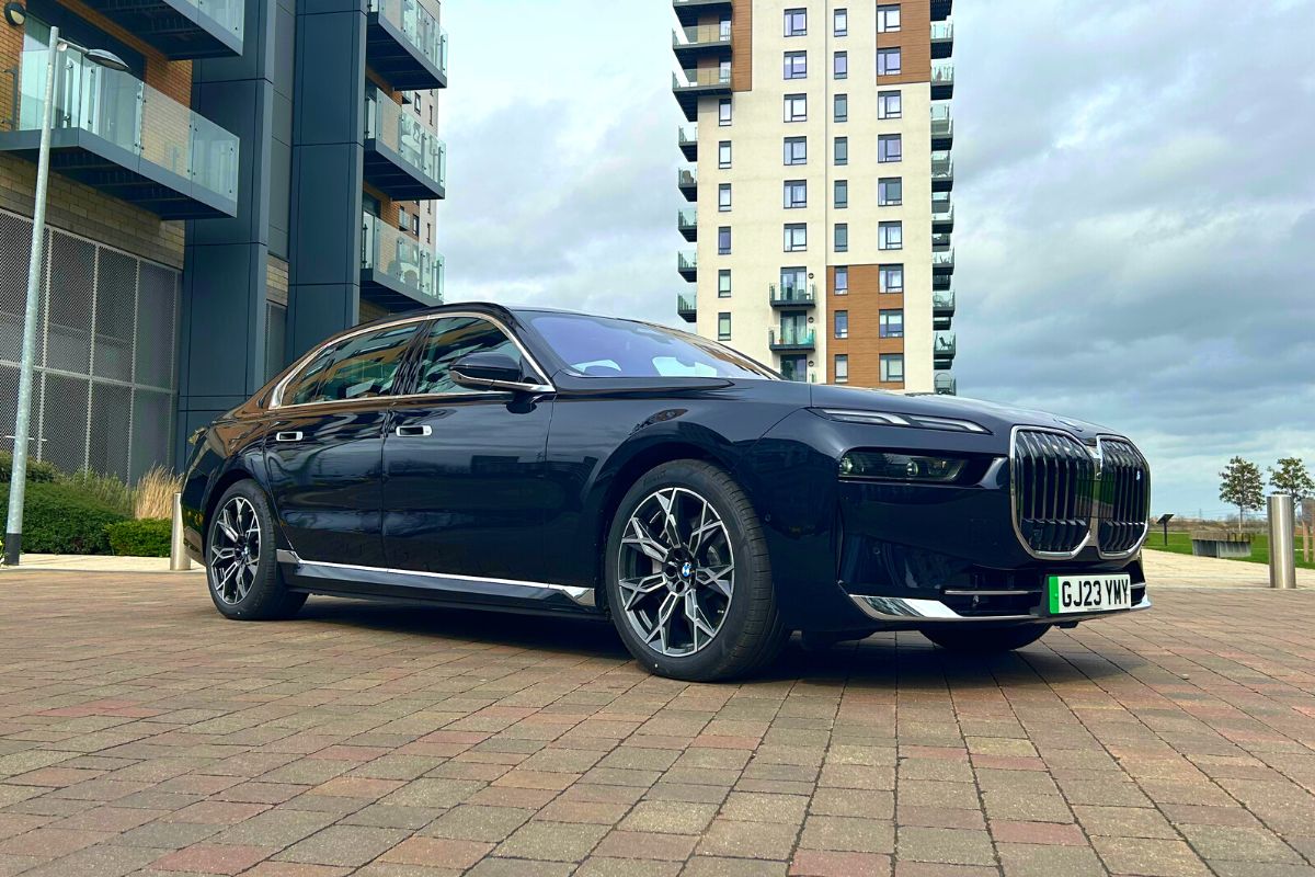 BMW i7