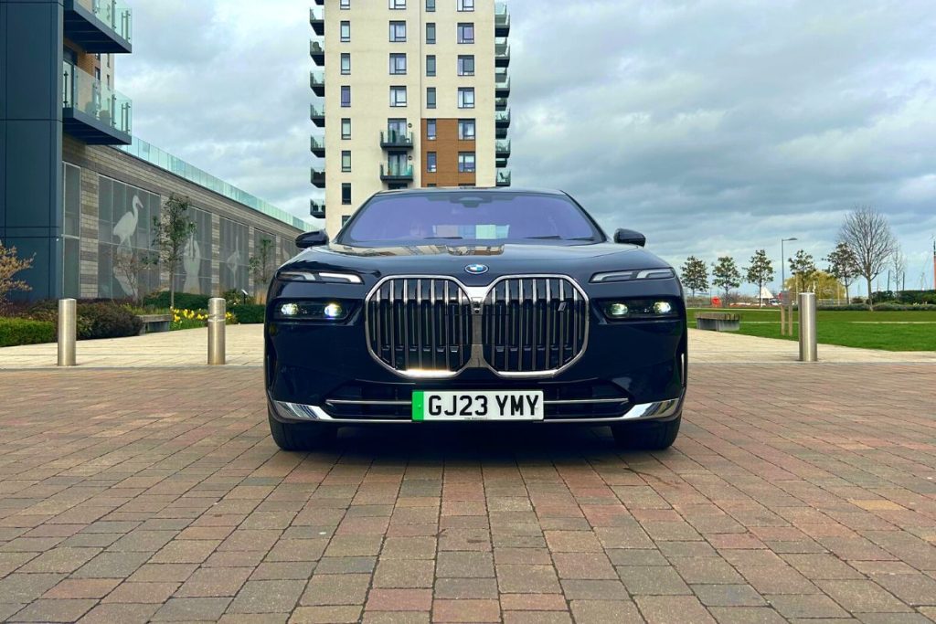 BMW i7