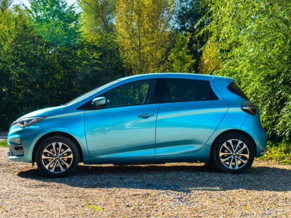 Rent a Renault ZOE GT Line R135
