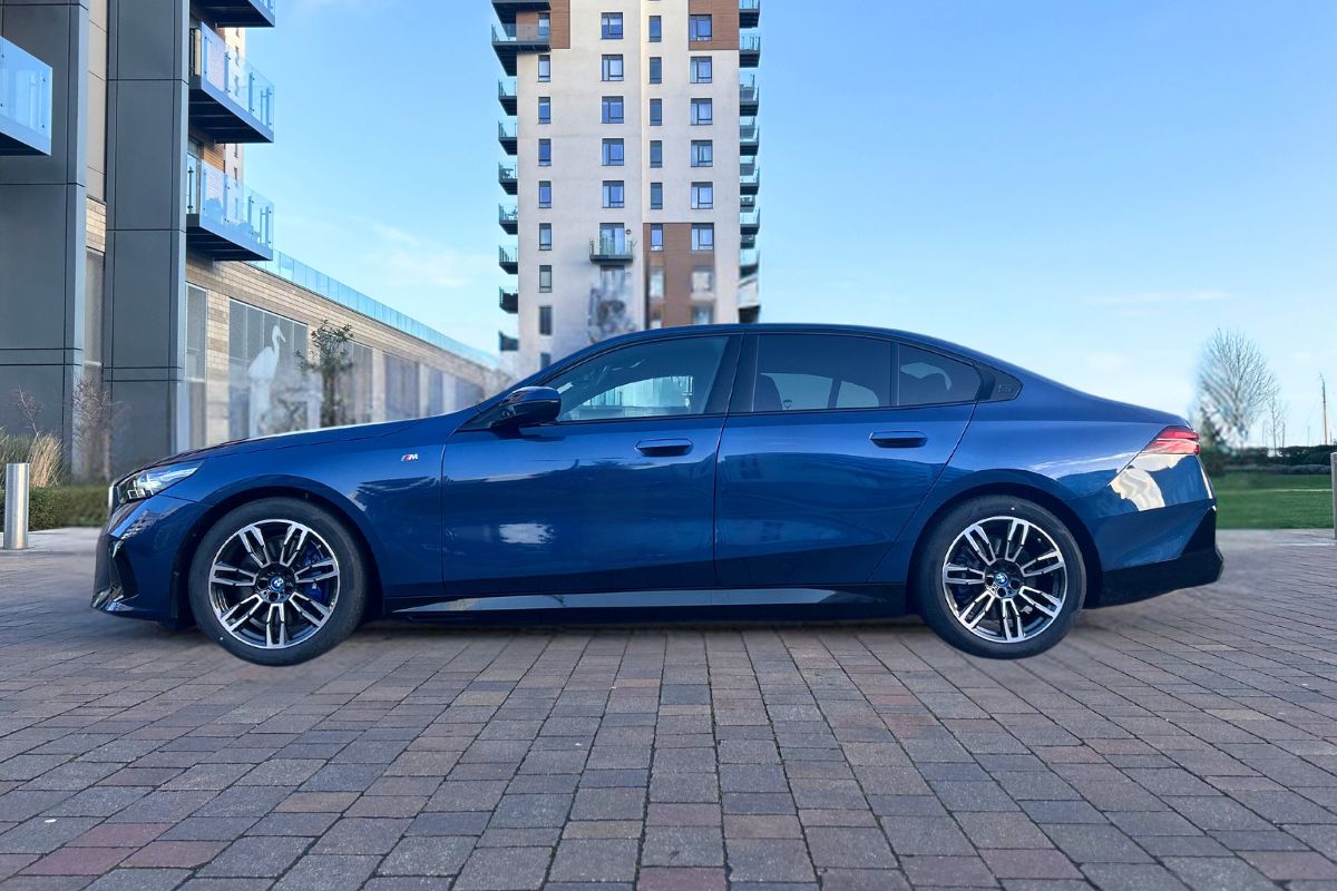 Hire a BMW i5