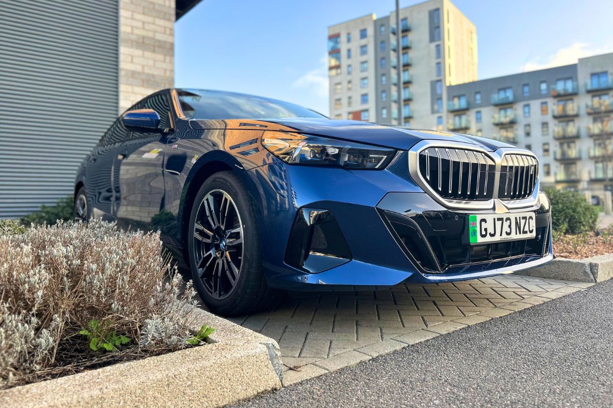 Hire a BMW i5