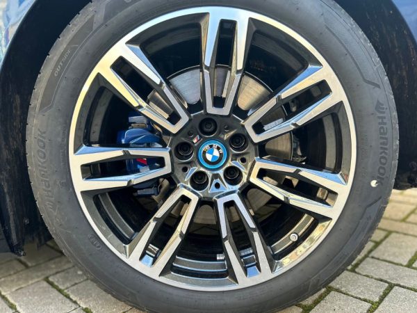 Hire a BMW i5 - tyres