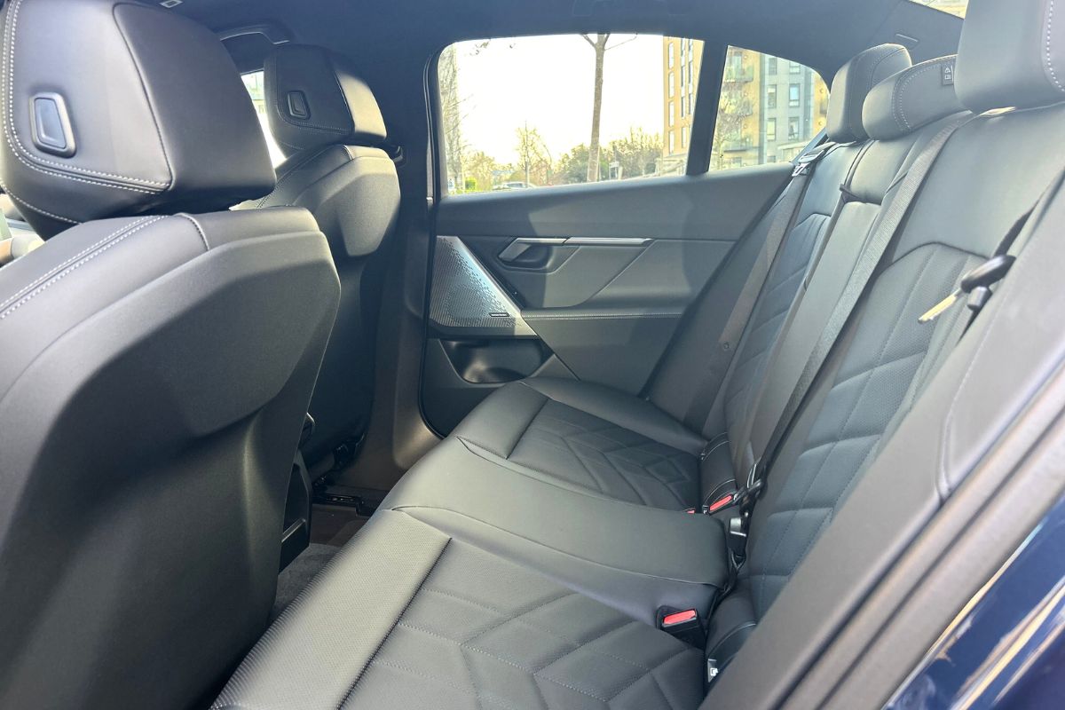 Hire a BMW i5 - rear seats