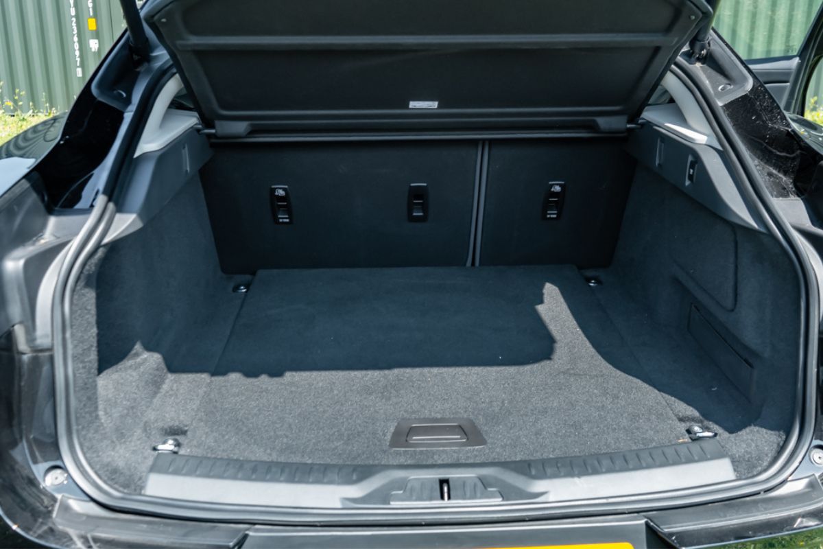 Jaguar I-Pace SE boot space