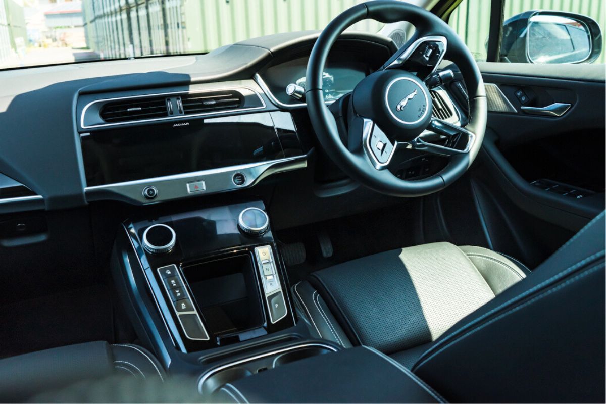 Jaguar I-Pace SE interior